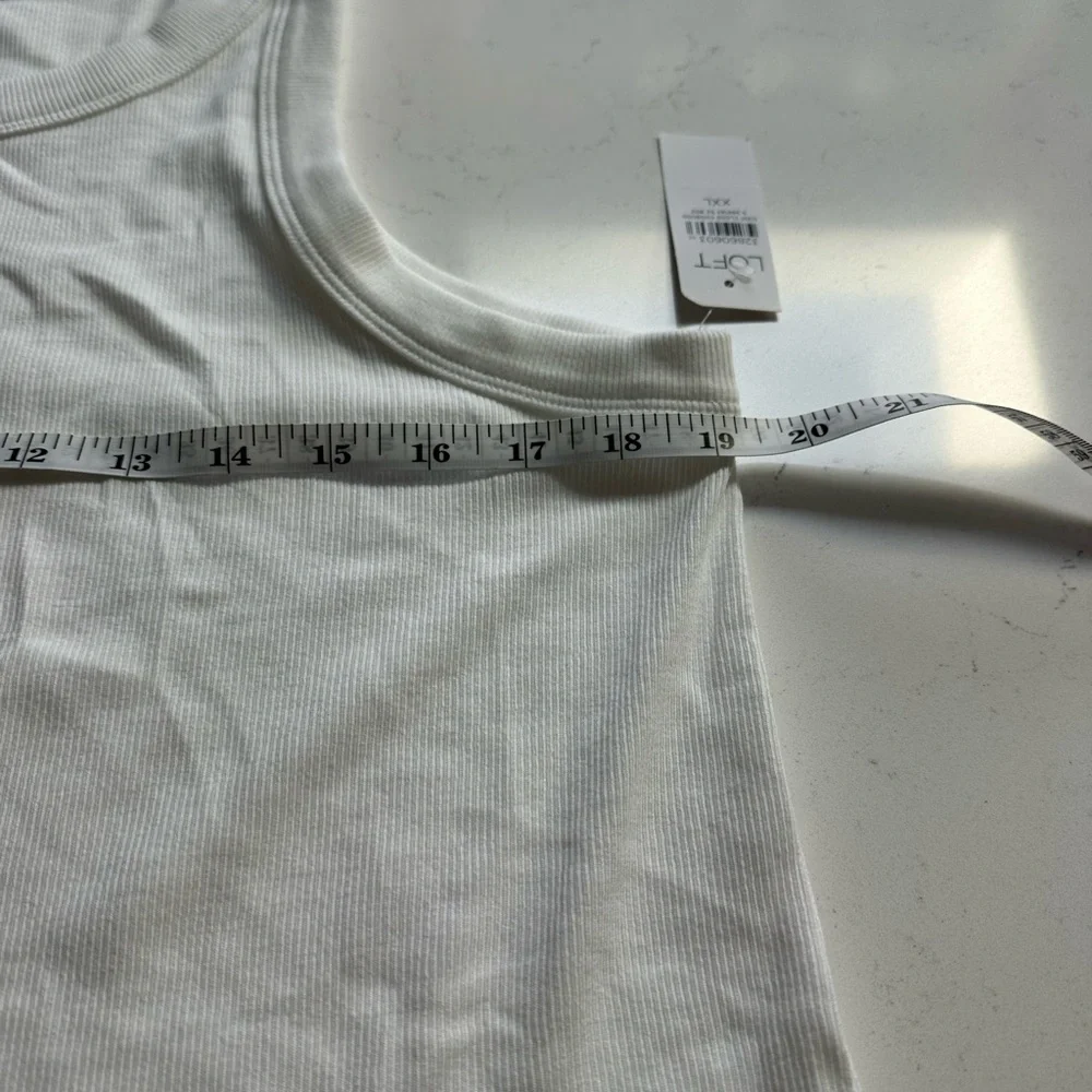 LOFT White Tank Top with Round Neckline and Sleeveless Style - Picture 5 of 9